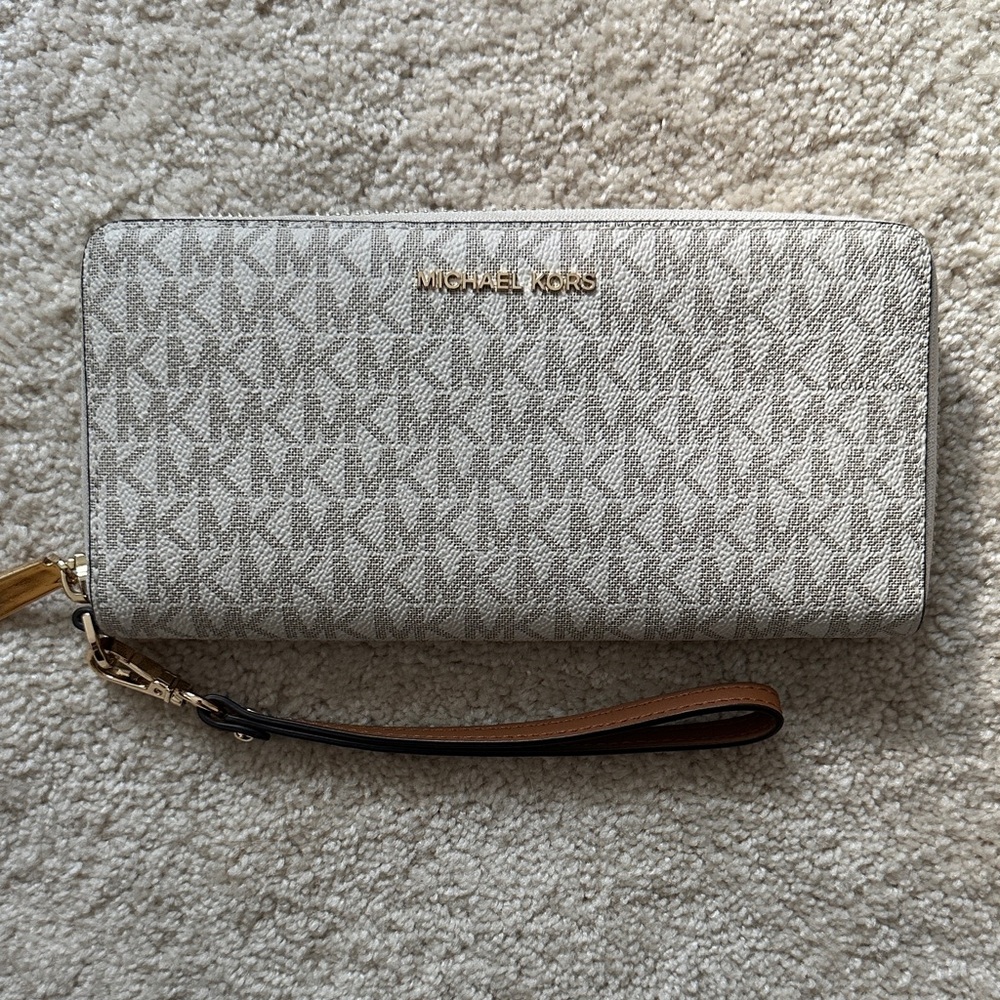 Michael Kors Jet Set Travel Large Logo Continental Wristlet